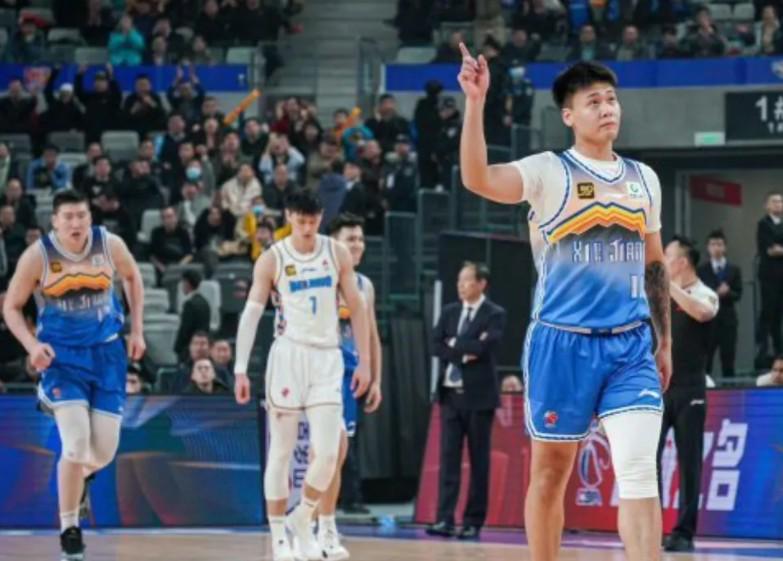 开云登录入口地址-媒体人：赵睿的转会费不及张镇麟转会上海转会费的一半