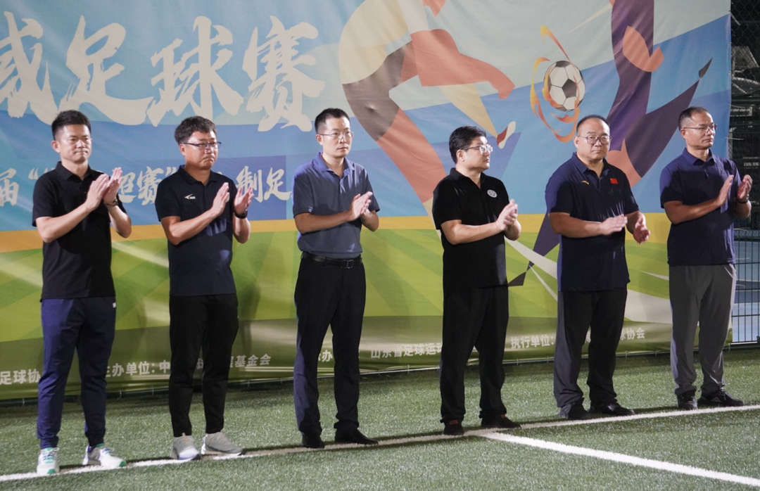 开云体育官方网站-绿茵兄弟情！“泉城超赛”11人制足球赛开幕，八支队伍竞逐冠军